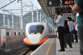 台湾高铁受疫情冲击客运量衰退4成 每周再减147趟列车图片