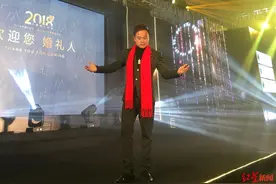 疫情下60场主持取消 10年婚庆主持人自救，买货车拉货还干过木工图片