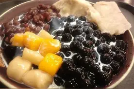 冰糖是选白色小块好，还是黄色大块好？图片