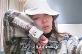 那个入境泪崩的留学生 做志愿者了图片