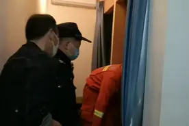 浙江一熊孩子在家太闲了，上演神操作，头卡按摩椅，消防来救图片