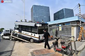 北京地铁一号线苹果园站18日起闭站图片