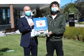 在大洋彼岸感受祖国的关怀——留澳学子收到“健康包”图片