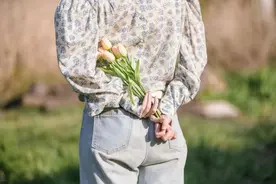 “我结婚30年，没花过丈夫一分钱”：最好的婚姻不是搭伙，而是余生图片