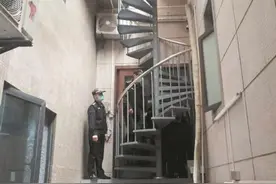 业主私建楼梯 经劝导自行拆除图片