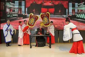 会泽东风小学：课本变剧本，老师当演员图片