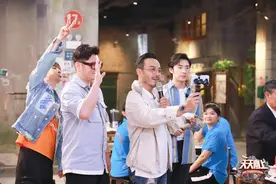 “天天兄弟”长沙重聚 请支援湖北医疗队员吃小龙虾图片