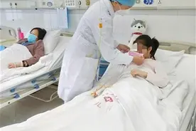 13岁女孩陷入最深的孤独，医护妈妈们努力让她微笑图片