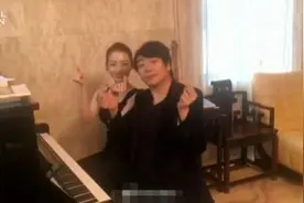 郎朗吉娜四手联弹画面浪漫，钢琴王子却被网友纷纷调侃，究竟发生了什么？图片