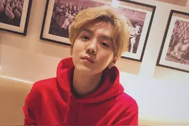 超甜蜜！关晓彤晒女友视角照为鹿晗庆30岁生日图片