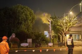 上海凌晨发生地震？还有巨响？真相：爆破烂尾楼图片