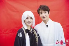《婚前21天》刘泳希李嘉铭创意结婚照 再现千指云风图片