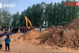 河南被埋男童家长：坑深6米 三孩童遗体损毁严重图片