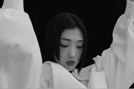 Yamy写真挑战纯黑白硬朗风 多面造型呈现高级质感图片