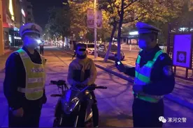 漯河：“轰轰轰”刺耳的摩托车引擎声……图片