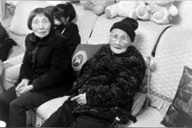 102岁“老宝贝”家里的小辈们都宠着图片