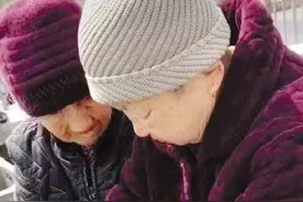感人！“你永远是我的宝”，海宁百岁老人照顾八旬女儿图片