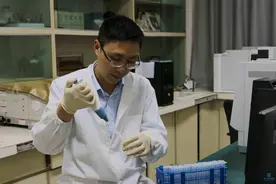 环保教授王冬波：“我很享受把污水变成清水的过程”图片