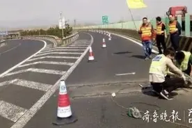 4月20日起，日兰高速公路临沂至日照（日照方向）封闭施工图片