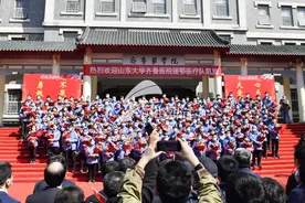 回家见亲人！山东援湖北最后一批返鲁医疗队道别战友回家团聚图片