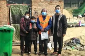 郓城县温庄小学校长唐勇：关爱贫困生，温暖疫情路图片