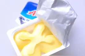 吃面包时涂的黄油是怎么制作的？假黄油又是个啥...图片