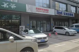 15岁女孩美肤店脱毛，越脱越多？美肤店：孩子激素太旺盛图片