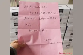 24箱牛奶！七旬大爷大雨中骑着三轮车送温暖图片