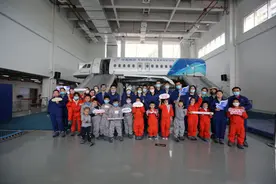 水上撤离、紧急迫降……华夏航空科普营地首期亲子体验营开营图片