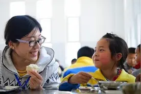 当年带母上学的沂源女孩，今获青年五四奖章图片