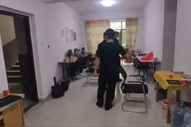 每天嘘寒问暖的“网红女神”竟是中年大叔，照片视频是网上下的，还给自己营造正能量人设图片