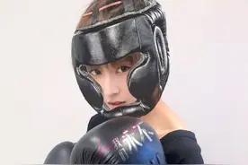 张钧甯晒拳击造型照 瞬间变身女拳王又A又飒图片