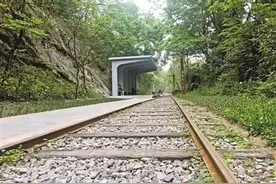 搭乘地铁1号线 打卡川外小铁路图片