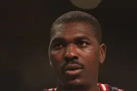 24年前的今天：奥拉朱旺超越贾巴尔 成NBA历史盖帽王图片
