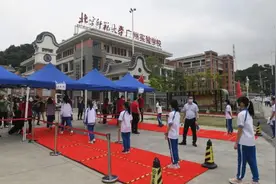 仅用2小时，400多名师生完成检测！广州高三、初三学生核酸检测现场直击图片
