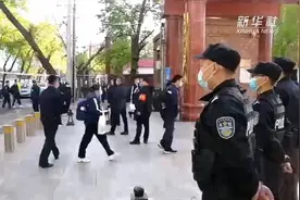 “一校一策”“一校一案” 天津滨海新区公安护航初、高中毕业班复课视频封面