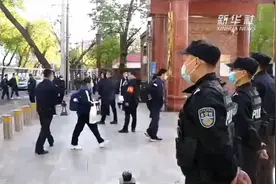 “一校一策”“一校一案” 天津滨海新区公安护航初、高中毕业班复课视频封面