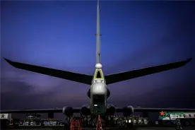 保障力也是战斗力，走进战机夜训保障现场图片