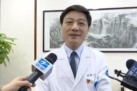 全白肺后肺移植救命，全球首例老年新冠肺移植受者将康复出院图片