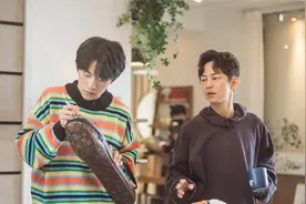 《朋友请听好》何炅谈徐峥光头手感图片