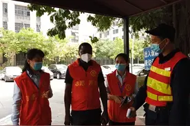 广州社区里的非洲籍抗疫志愿者图片