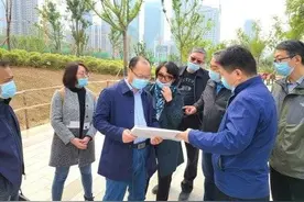 确保方案效果不走样，济南市自然资源和规划局考察绸带公园建设图片