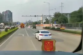 4岁幼童砖厂玩泥沙遭埋压 救出时已无生命体征图片