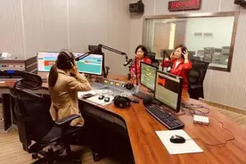 褪去白衣，我只是假装坚强的普通人图片