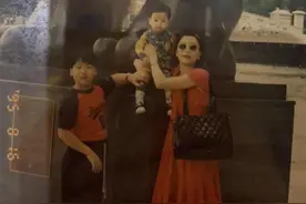 王嘉尔晒珍贵童年合影为母亲庆生 王妈妈年轻时美丽似明星图片