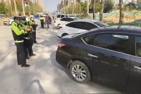 备战复课整治校园周边乱停车图片