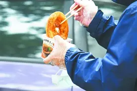 老板，来碗豪华热干面图片