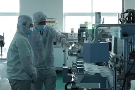35秒丨探访全国最大口罩生产企业日照三奇：24小时两班倒不间断生产图片