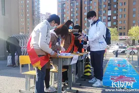 高三复学第一天：莘莘学子重返校园“朗朗读书”按下“重启”键图片