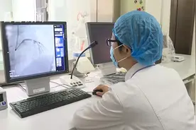 220斤小伙突发心梗拒绝抢救 术前竟掏出手机搜了起来……图片